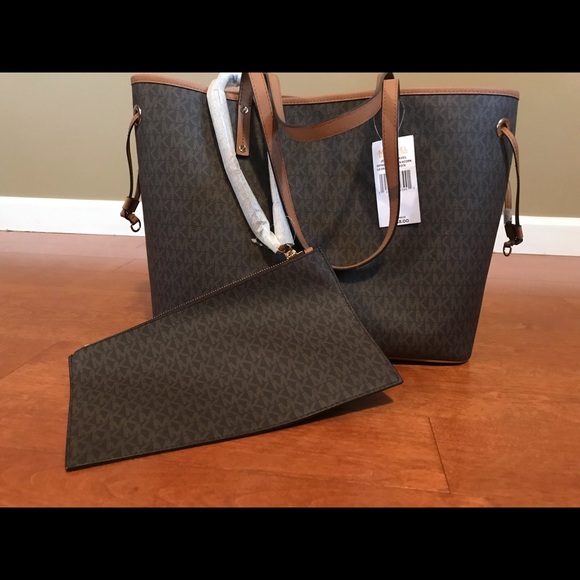 Michael Kors Jet Set Travel Purse - Picture 2 of 5